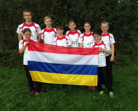 Rheinhessisches JJLVK Team 2014 mit Fahne in den Farben der 5.Jahreszeit